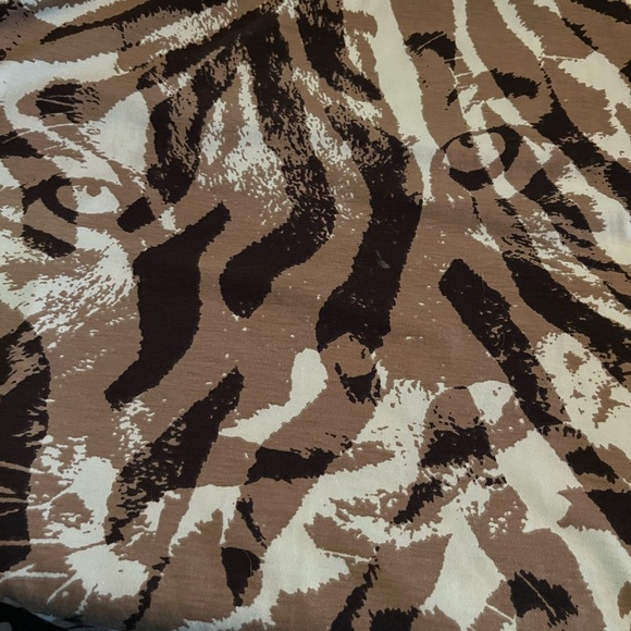 Big cat love classic tee GUC - Picture 3 of 4